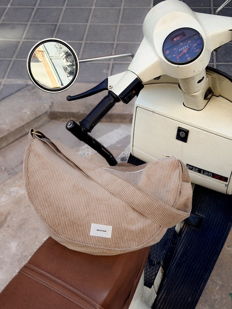 Maxi half-moon bag Matéo
